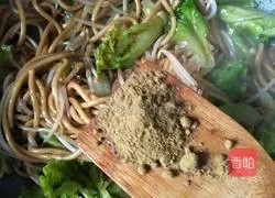 Illustration of how to make sausage and cumin fried noodles 8