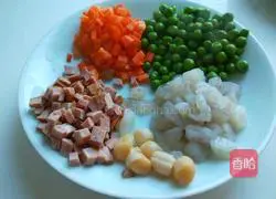 Xinwen Gourmet Scallop, Shrimp and Egg Fried Rice Recipe Illustration 4