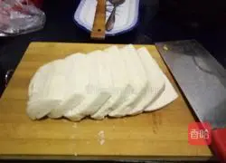 Illustration of how to make golden steamed buns 1