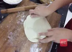 Illustration of how to make cabbage and pork pie 14