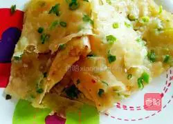 Illustration of how to make scallion pancake 12