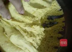 Illustration of how to make pumpkin steamed buns 14