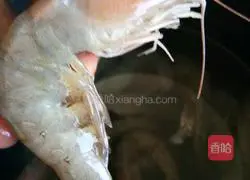 Illustration of how to make pork, cabbage and shrimp dumplings 1