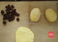 Illustration of how to make evaporated milk rose pumpkin steamed buns 4