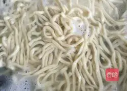 Illustration of how to make fried noodles with sesame sauce and eggs 1