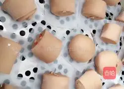 Illustration of how to make brown sugar, red dates and wolfberry milk steamed buns 2