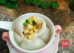 Illustration of how to make glutinous rice balls during the Chinese New Year 18