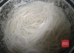 Illustration of how to make fried rice noodles with vegetables 6