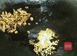 Illustration of how to make wontons stuffed with mushrooms and meat 2