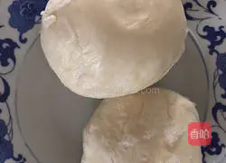 Illustration of how to make golden steamed bun slices 1