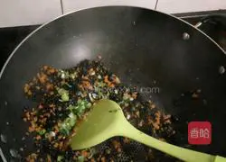 Illustration of how to make seaweed fried rice 8