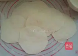 Illustration of how to make steamed dumplings with radish filling 9