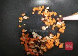 Illustration of how to make fried rice with carrots, mushrooms and eggs 3