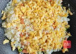 Illustration of how to make ham, shrimp, egg fried rice 7