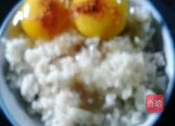 Illustration of how to make leftover rice and egg pancakes 2