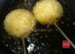 Illustration of how to make shredded radish shrimp cakes 4