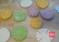 Illustration of how to make rainbow pattern steamed buns 11