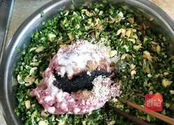 Illustration of how to make leek and egg dumplings 8