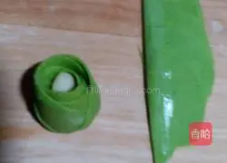 Illustration of how to make rose steamed buns 3