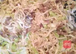 Illustration of how to make beef and vegetable fried noodles 19
