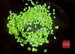 Illustration of how to make beans and salted duck egg fried rice 3