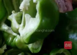 Illustration of how to make dumplings stuffed with pork and green pepper 1