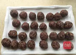 Illustration of how to make purple sweet potato cake with sesame and red bean filling 8