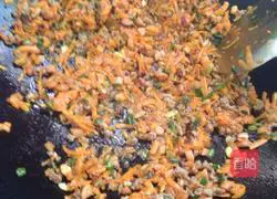 Illustration of how to make carrot fried rice 10