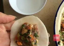 Illustration of how to make pork and corn dumplings 4