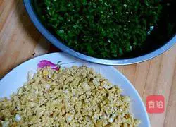 Illustration of how to make leek and egg dumplings 1