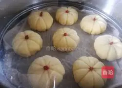 Illustration of how to make mini pumpkin bean paste buns 12