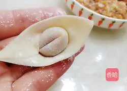 Illustration of how to make Yuanbao wontons (making method) 6