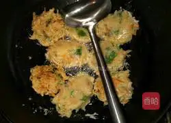 Illustration of how to make potato cakes 3