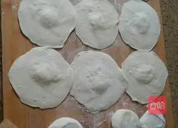 Illustration of how to make zucchini meat buns 6