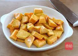 Illustration of making rice dumplings with fermented pumpkin 1