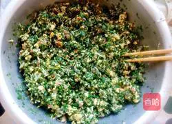 Illustration of how to make three fresh meat dumplings 9