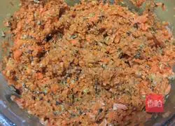 Illustration of how to make small wontons stuffed with mushrooms and carrots 5