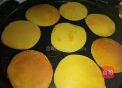 Illustration of how to make cornmeal pancakes 6