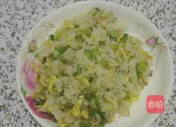 Cucumber and Egg Fried Rice Recipe Illustration 8