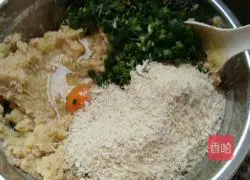 Illustration of how to make pan-fried salmon hash browns 6