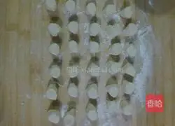 Illustration of how to make beef and pickled cabbage dumplings 8