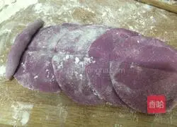 Illustration of how to make rose steamed buns 10