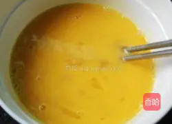 Illustrations of how to make colorful egg fried rice 6