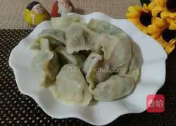 Illustration of how to make leek, egg and shrimp dumplings 14 