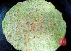 Illustration of how to make black bean noodles, zucchini and egg pancake 12