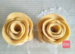 Illustration of how to make pumpkin rose steamed buns 15