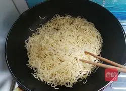 Illustration of home-style fried noodles with colorful vegetables 6