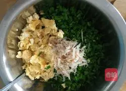 Illustration of how to make three fresh buns 10