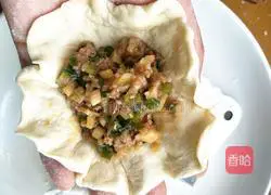 Potato meat buns (The whole process of making steamed buns) Illustration 6