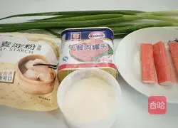 Illustration of how to make luncheon meat, crab sticks and green onion pancakes 1
